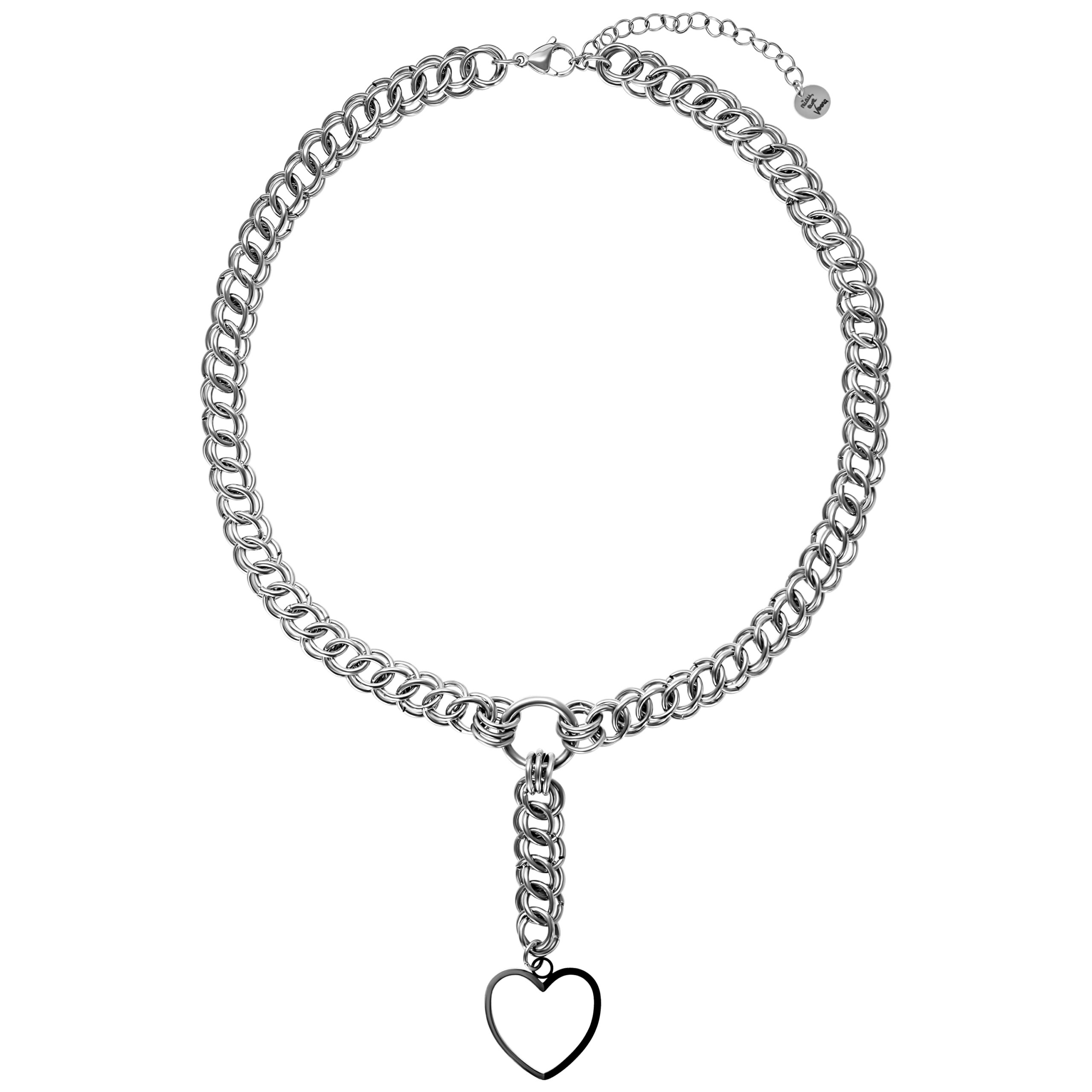 Hopeinen choker-kaulakoru sydänriipuksella valkoisella taustalla