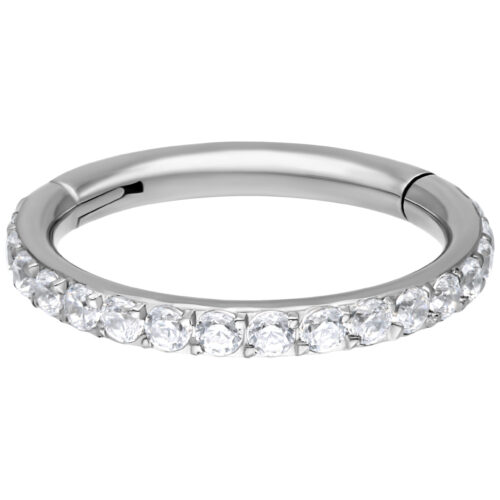 Silberfarbener Piercing Ring mit Kristallen, 6,0 mm Innendurchmesser, auf weißem Hintergrund
