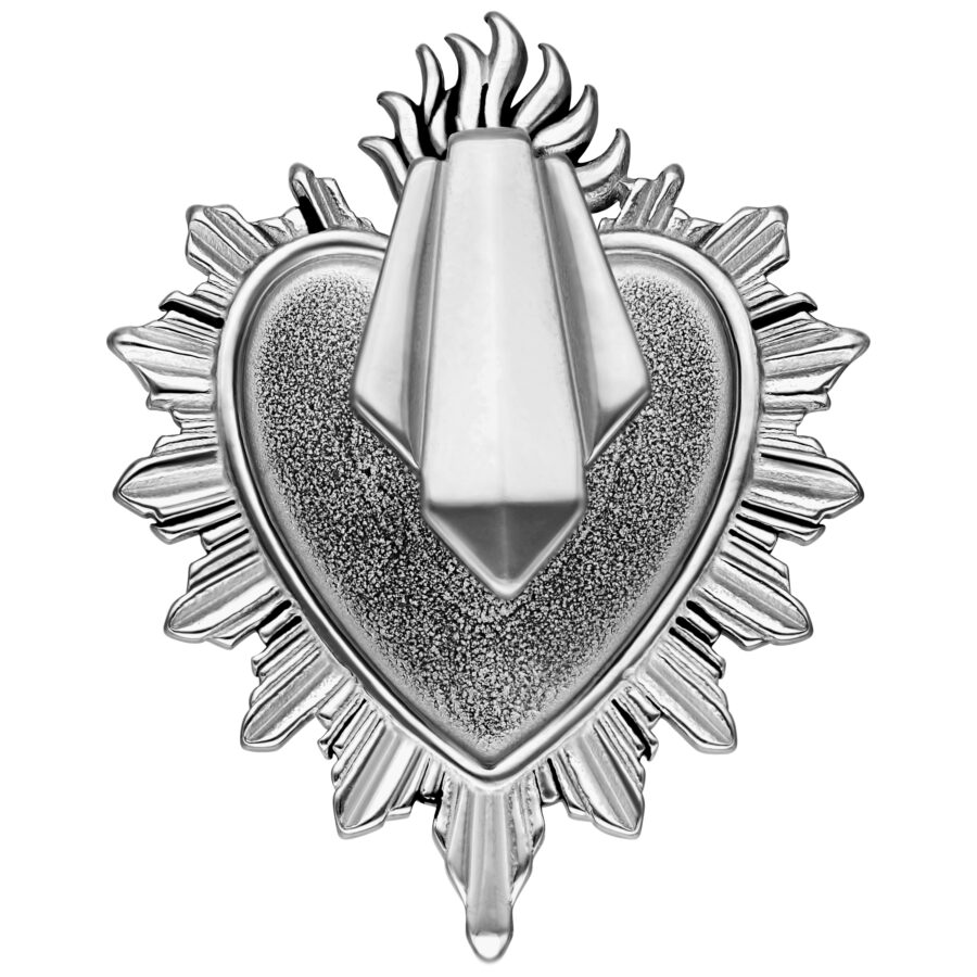 Hopeiset Sacred Heart -korvakorut kirurginteräksestä valkoisella taustalla