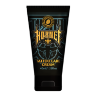 Hornet Tattoo Hoitovoide 40 ml tuubi Musta Hornet Tattoo Hoitovoide 40 ml tuubi läpinäkyvällä taustalla