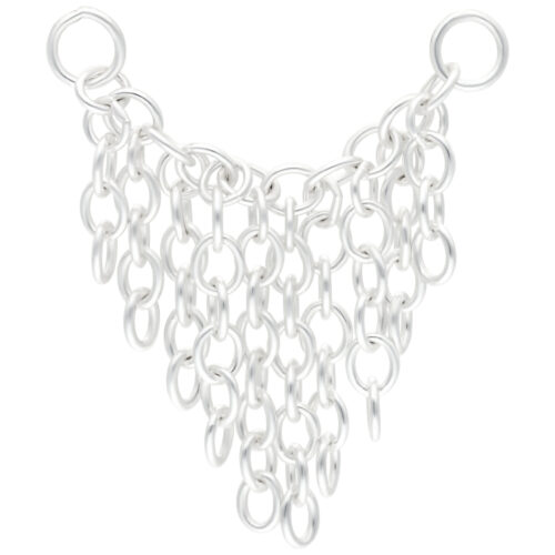 Hopeinen Tassle-lävistysketju 20mm pituudella valkoisella taustalla