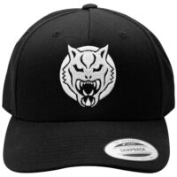 Musta Wildcat Snapback-lippis logolla Musta Snapback-lippis Wildcat-logolla valkoisella taustalla