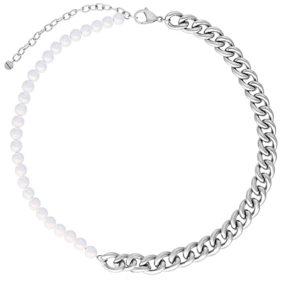 Hopeinen Chunky Pearl -kaulakoru helmillä ja ketjulenkillä valkoisella taustalla