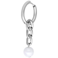 Pienet Chunky Pearl Hoopsit hopeasta Hopeinen korvakoru ketjumuotoilulla ja helmellä valkoisella taustalla