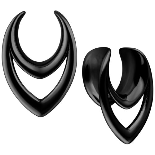 Musta Double Arrow Earsaddles kirurginteräksestä, koko 8,0 mm, valkoisella taustalla