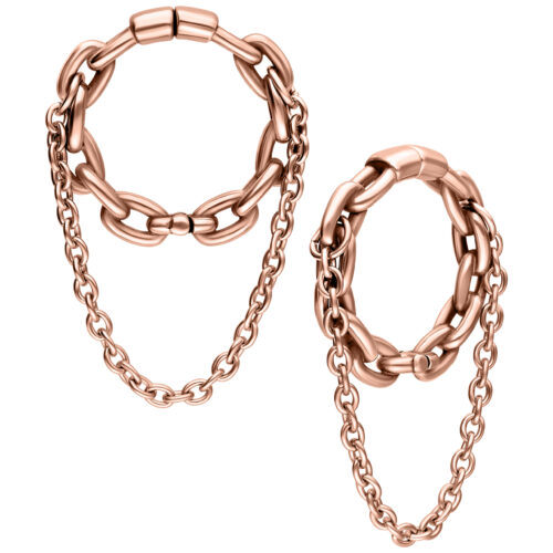 Kaksi rosékultaista Double Chain korvapainoa kirurginteräksestä valkoisella taustalla