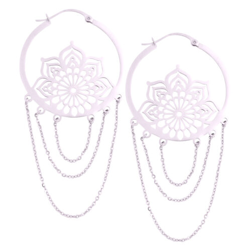 Hopeiset La Fleur Hoops kirurginteräksestä 316L ketjuriipuksella valkoisella taustalla