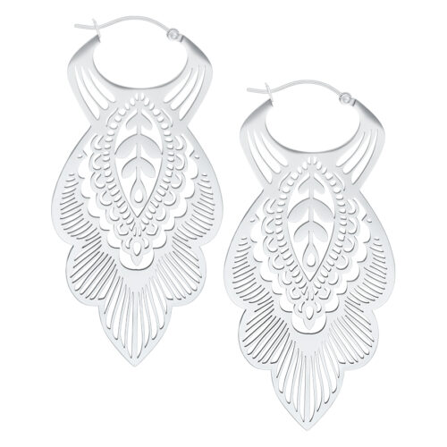 Hopeiset Mandala Leaf Hoops korvakorut valkoisella taustalla