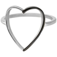 Hopeinen sydänsormus 17,0 mm koossa valkoisella taustalla