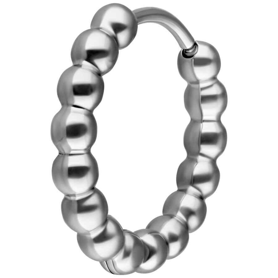 Hopeinen Bubble Hoop -korvakoru ruostumattomasta teräksestä valkoisella taustalla