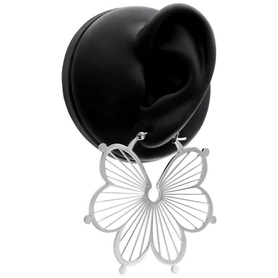 Hopeiset Flower Hoops -korvakorut mustassa korvamallissa