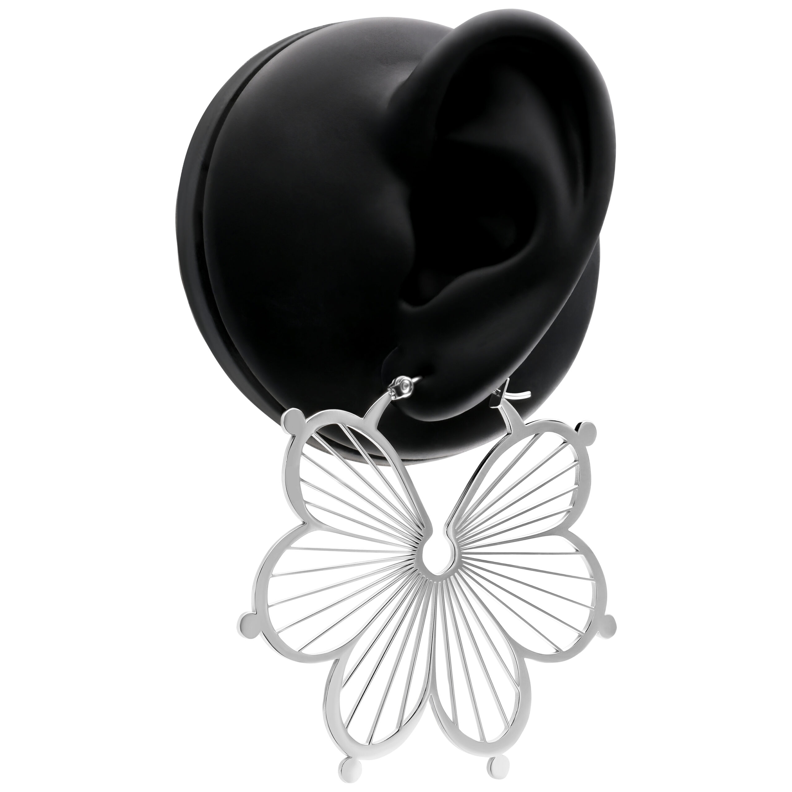 Hopeiset Flower Hoops -korvakorut kirurginteräksestä Hopeiset Flower Hoops -korvakorut mustassa korvamallissa