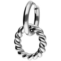 Hopeiset Twisted Circle Hoops ruostumattomasta teräksestä valkoisella taustalla