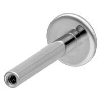 Titaani labret sisäkierteellä hopea Hopeinen titaaninen labret sisäkierteellä valkoisella taustalla