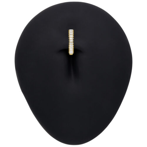 Kultainen napakoru Clicker moissaniitti-baguetilla mustalla taustalla