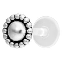 Hopeinen Push-Fit Labret pyöreällä muotoilulla valkoisella taustalla