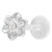 Hopeinen kukkakuvioinen labret kirkkaalla kristallilla valkoisella taustalla