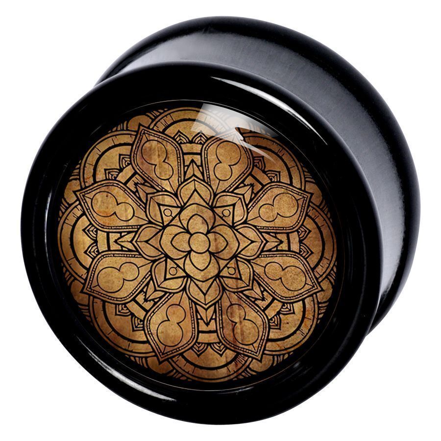 Woodmandala Plug mandalakuviolla Musta plugi, jossa yksityiskohtainen kullanruskea mandalakuvio valkoisella taustalla