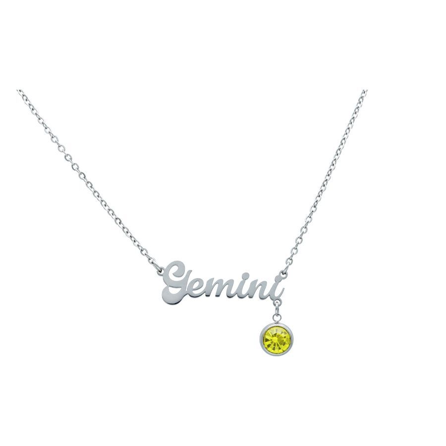 Hopeinen ketju Gemini-tekstillä ja keltaisella kristallilla valkoisella taustalla