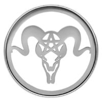 Hopeinen Pentagram Bull -tunneli valkoisella taustalla