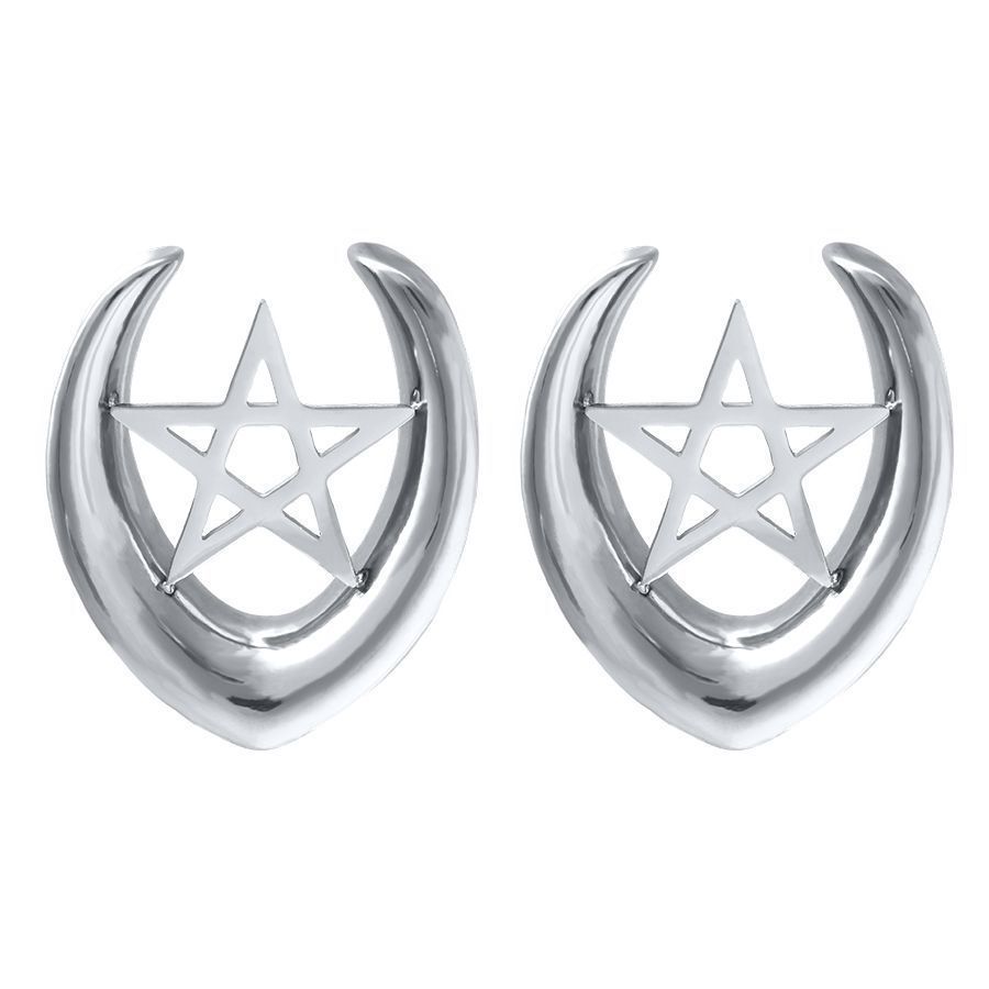 Hopeiset Ear Saddles pentagrammikuviolla Kaksi hopeista Ear Saddlesia kirurginteräksestä pentagrammilla valkoisella taustalla