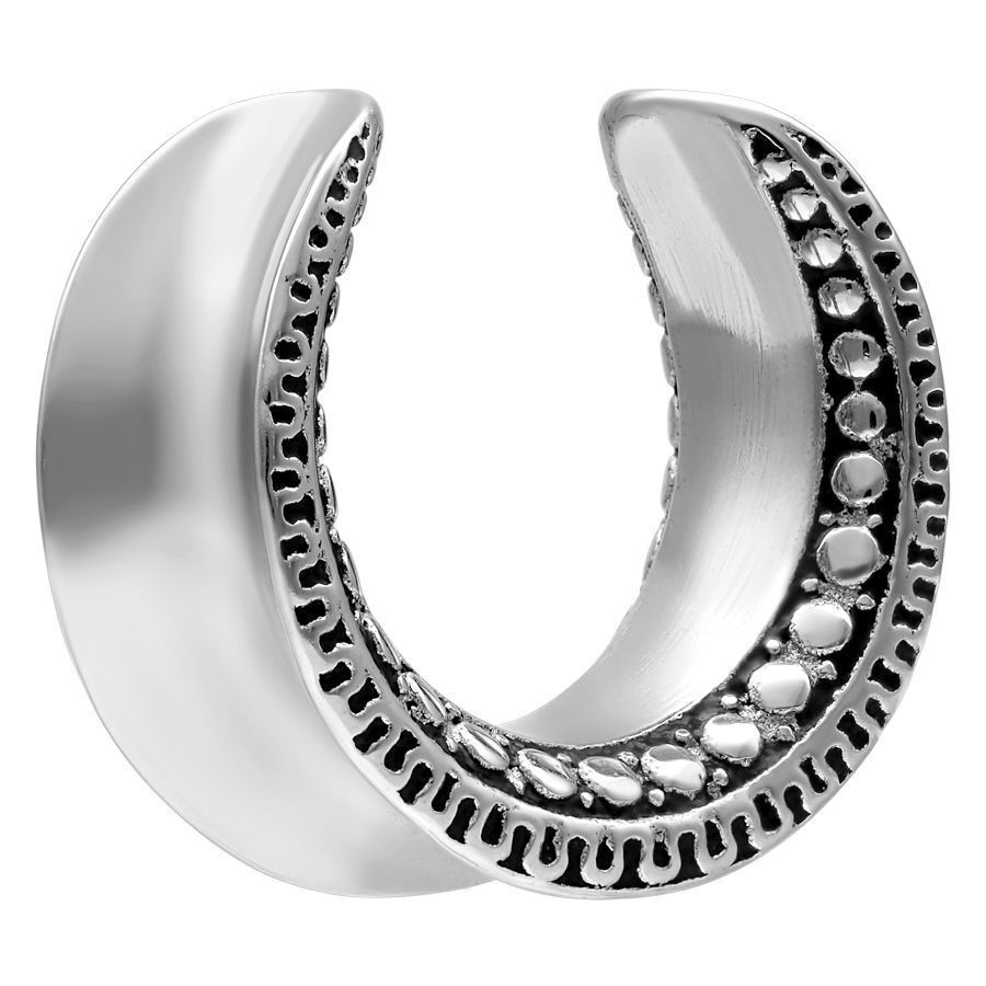 Hopeinen Ear Saddle Maori, 8,0 mm, koristeellisella kuvioinnilla valkoisella taustalla