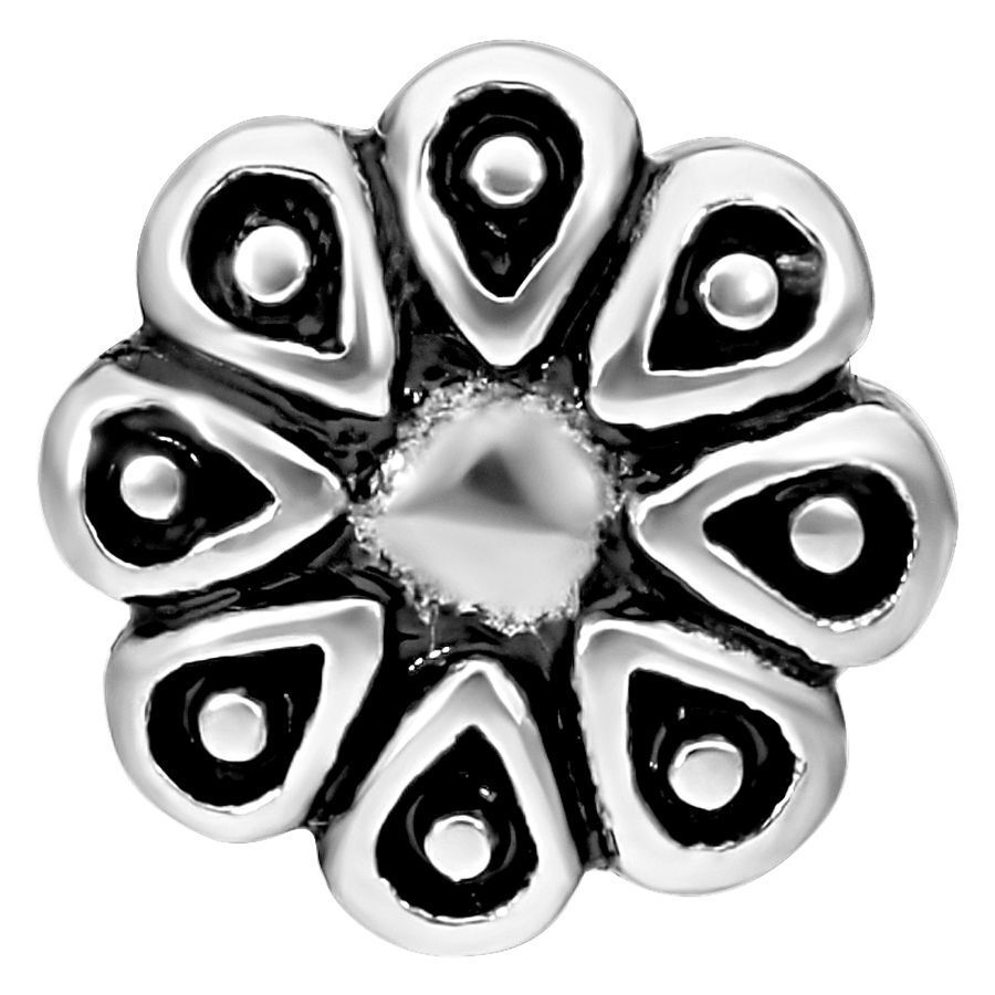 Hopeinen Blossom Labret -lävistys kukkamuotoilulla valkoisella taustalla