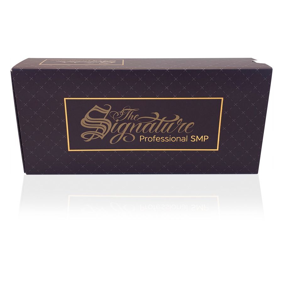 Musta laatikko, jossa kultainen teksti 'The Signature Professional SMP' valkoisella taustalla