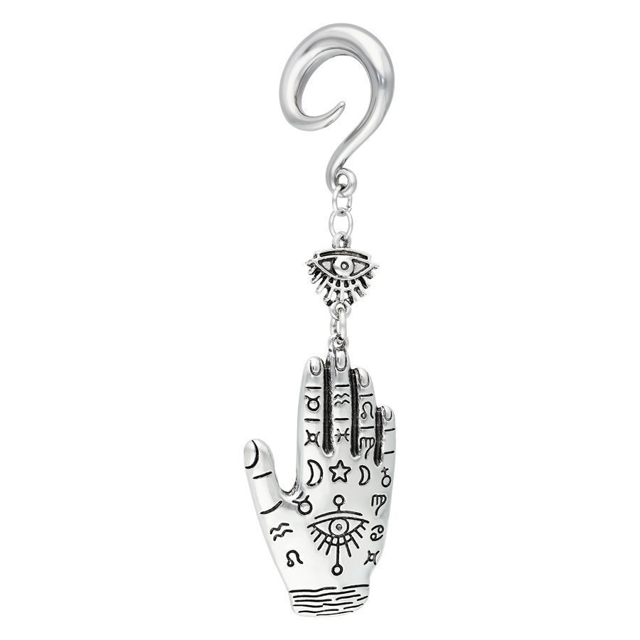 Hamsa-käsi korvakorupaino hopeaa Hopeinen Hamsa-käsi korvakorupaino koristelluilla symboleilla valkoisella taustalla