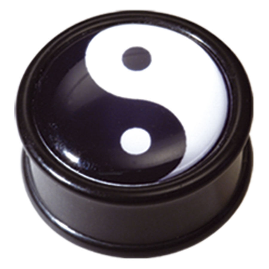 Yin Yang -korvatappi PMMA:sta mustavalkoisena Yin Yang -korvatappi mustasta PMMA:sta valkoisella Yin Yang -symbolilla valkoisella taustalla