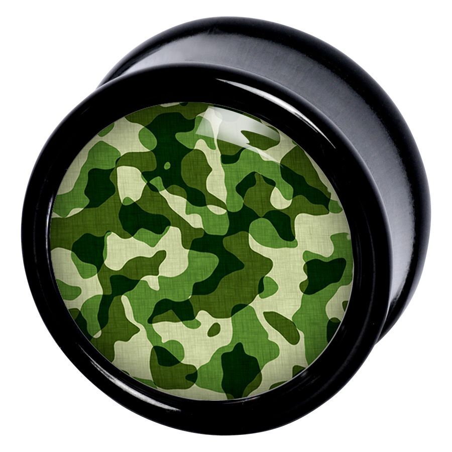 Pyöreä camouflage-plugi vihreällä maastokuviolla mustalla taustalla
