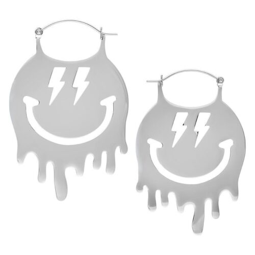 Pari hopeisia Smiley-korvarenkaita salamakuvioinnilla valkoisella taustalla
