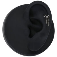 Push Fit -riipus rusetilla, hopea Hopeinen Push Fit -riipus rusetti-designilla mustassa korvamallissa