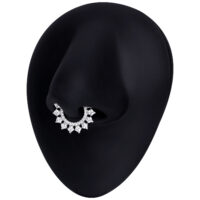 Hopeinen Kristalli Septum Clicker -lävistys Hopeinen Septum Clicker kristalleilla mustalla mallipäällä