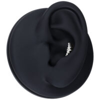 Kristalli Tiara -lisäosa Push Fit -lävistykseen Hopeinen Kristalli Tiara -lisäosa mustalla korvamallilla