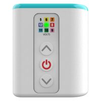 Valkoinen Airbolt Mini -akku LED-näytöllä Valkoinen akku LED-näytöllä ja painikkeilla valkoisella taustalla