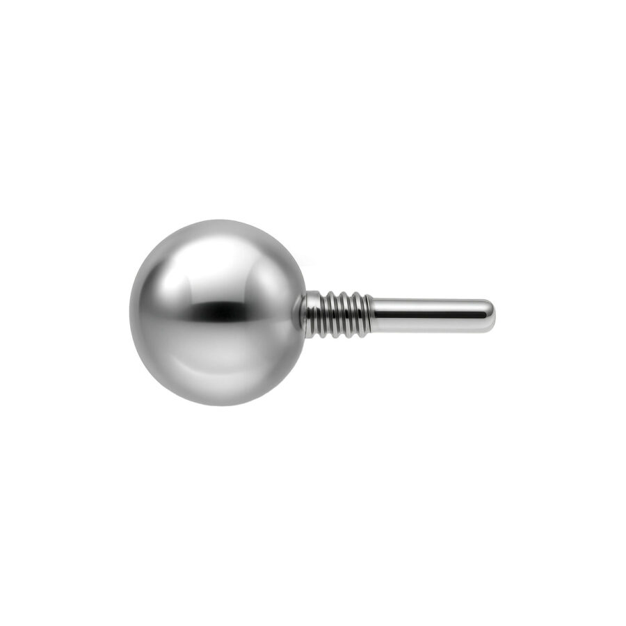 Hopeinen metallipallo, halkaisija 2,5 mm, valkoisella taustalla