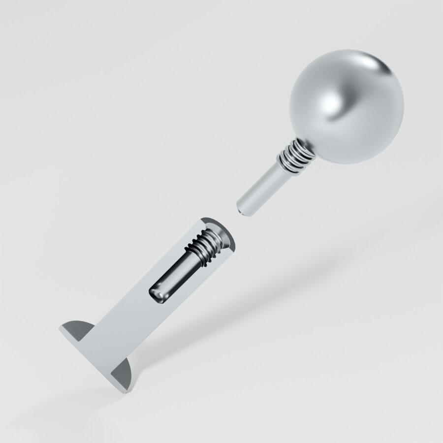 Hopeinen titan-labret sisäkierteellä harmaalla taustalla