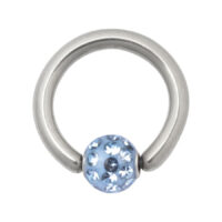 Vaaleansininen Multi Jewelled Clip in -rengas 6,0 mm Hopeinen Clip in -rengas vaaleansinisellä kristallipallolla valkoisella taustalla