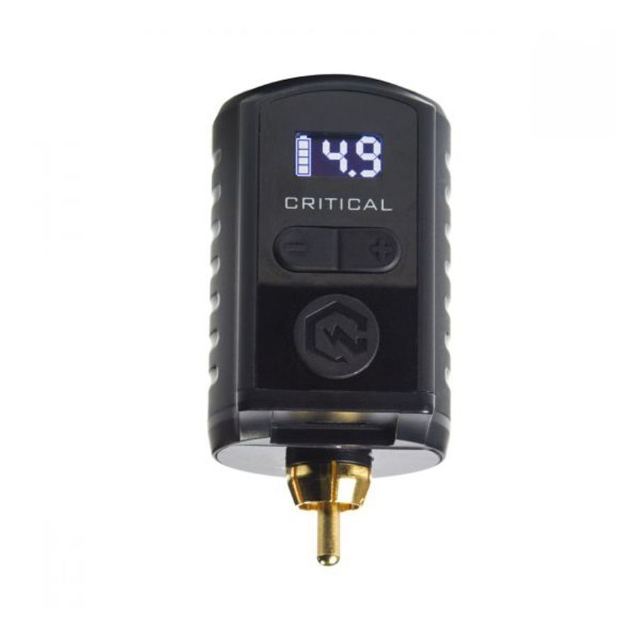 Musta Critical Universal Battery RCA Musta RCA-akku digitaalisella näytöllä ja kultaisella liitännällä