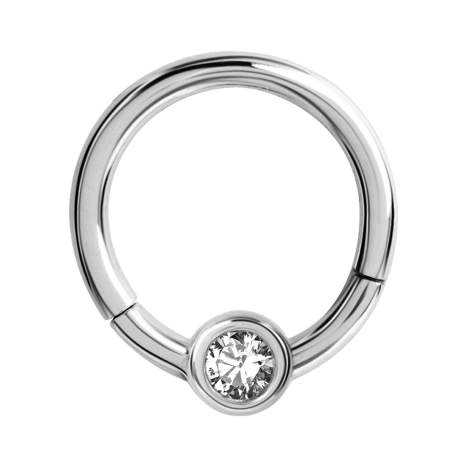 Hopeinen Crystal Clicker kristallilla Hopeinen lävistysrengas kirkkaalla kristallilla valkoisella taustalla