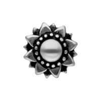 Hopeinen Sunflower korva barbell lävistys Hopeinen Sunflower barbell kirurginteräksestä valkoisella taustalla