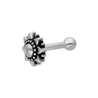 Hopeinen auringonkukka korva barbell lävistys Hopeinen barbell lävistys auringonkukka-designilla valkoisella taustalla