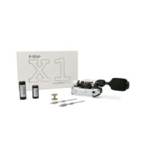 Valkoinen Inkjecta Flite X1 Troopa -tatuointikone Valkoinen Inkjecta Flite X1 Troopa -tatuointikone lisävarusteineen valkoisella taustalla