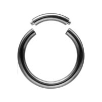Musta titaaninen segmenttirengas, 1,2 mm paksuus Musta titaaninen segmenttirengas, 1,2 mm paksu, 7 mm sisähalkaisija valkoisella taustalla