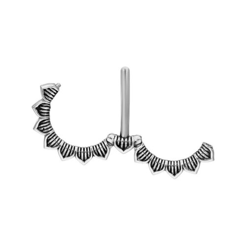 Hopeinen Nipple Clicker kukkamuotoisella designilla kirurginteräksestä valkoisella taustalla
