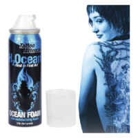 Wildcat Tattoo Hoitovaahto 59 ml Sininen H2Ocean Tattoo hoitovaahto tatuoidun henkilön vieressä