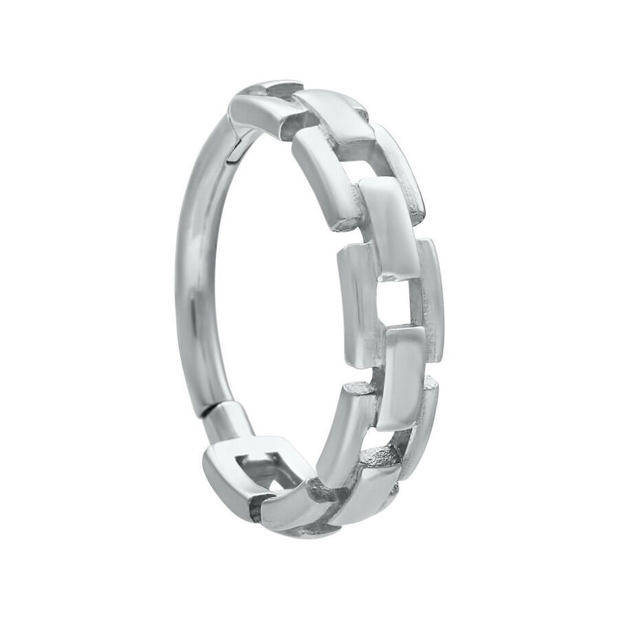 Hopeinen Chain Links Clicker kirurginteräksestä valkoisella taustalla