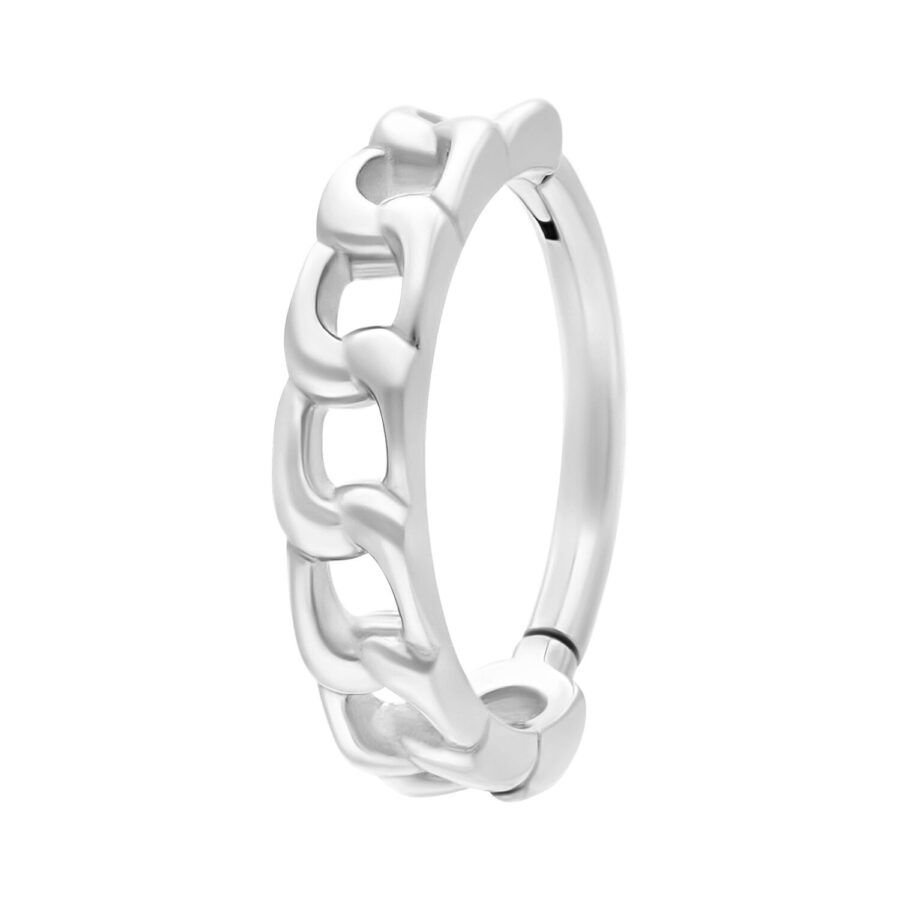 Hopeinen Curb Chain Clicker kirurginteräksestä valkoisella taustalla