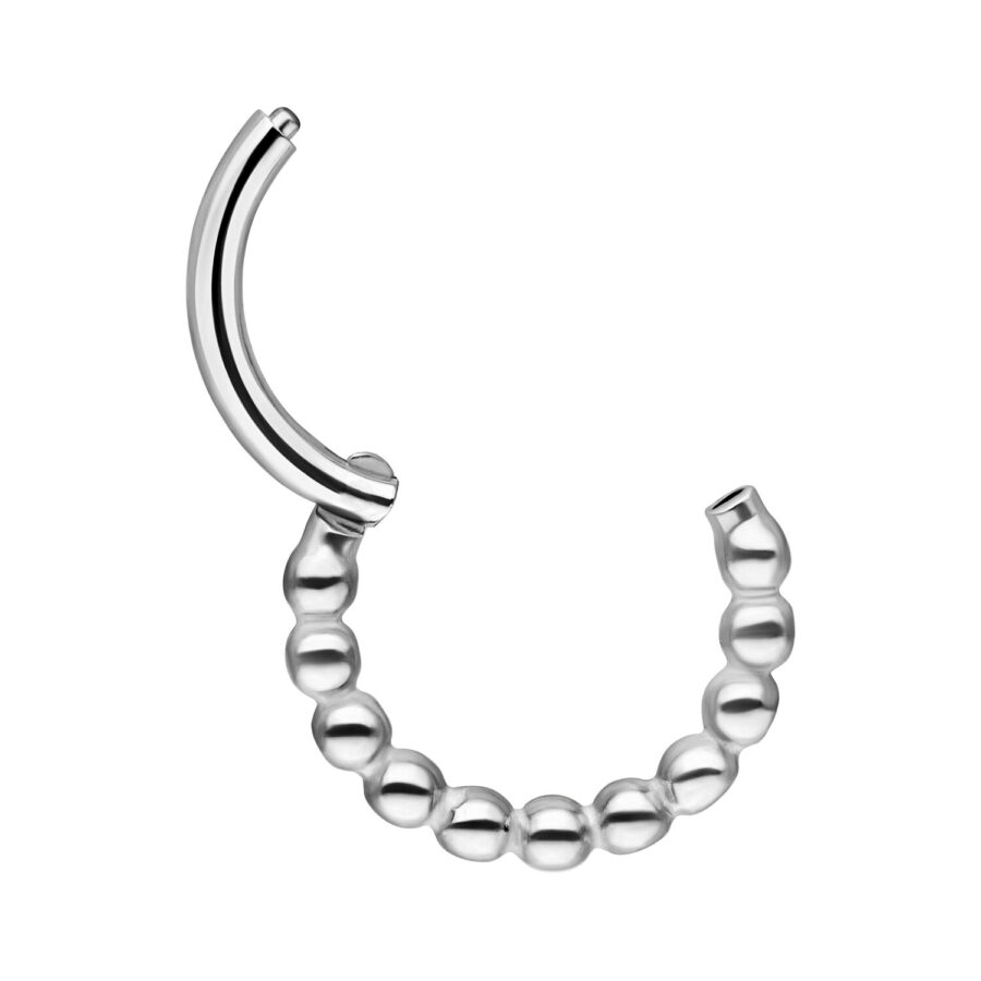 Hopeanvärinen Ball Chain Clicker 6,0 mm sisähalkaisijalla valkoisella taustalla